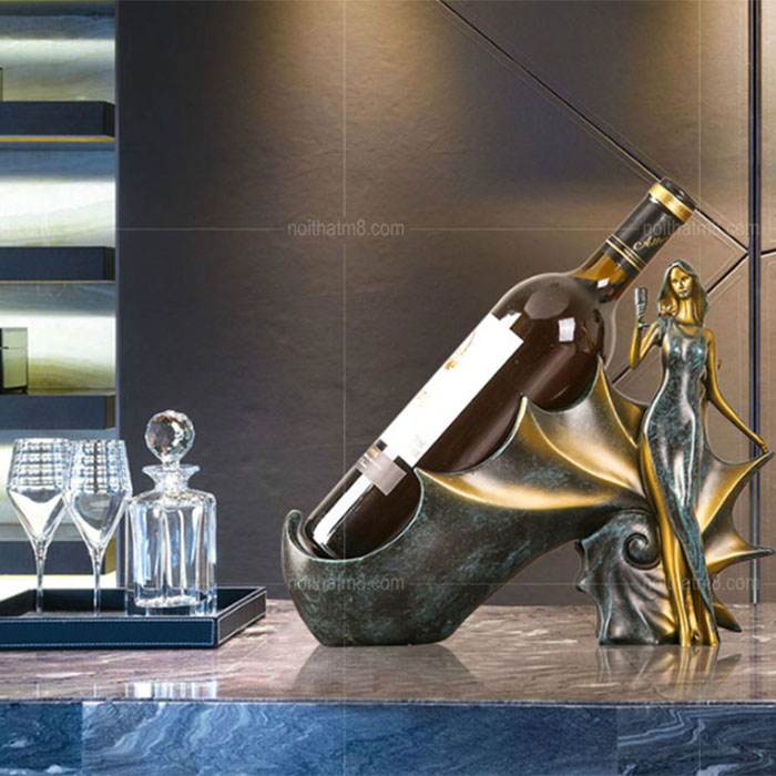 Kệ rượu trang trí cô gái cầm ly độc đáo M8-D066